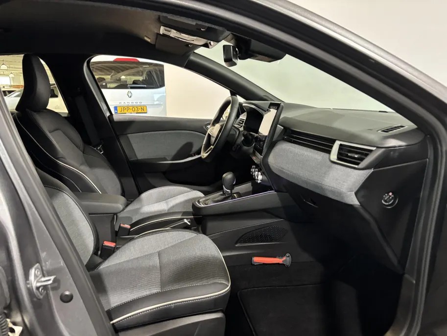 Renault Clio 145PK E-Tech Full Hybrid Techno Automaat | Digital Cockpit | 9,3' Navi | Climate Control | Apple CarPlay/Android Auto | Camera | Cruise Control | Armsteun | Lichtmetalen Velgen |