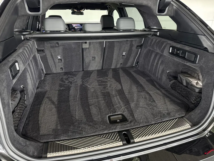 BMW i5 Touring xDrive40 84 kWh