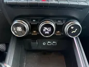 Renault Clio 1.0 TCE TECHNO NAVI AIRCO CAMERA CRUISE CONTROLE APPLE CARPLAY ANDROID AUTO 9.3 INCH SCHERM ZEER MOOIE AUTO PAS 3000KM