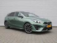 Kia Ceed 1.5 T-GDi GT-Line | Stuur-/stoelverwarming | Schuifdak | Cruise adapt. | Camera | 17' LM | LED | Dodehoek sensor | Draadloze lader |