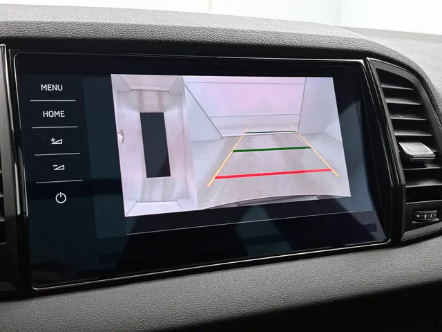 Škoda Karoq 1.5 TSI ACT Sportline Business | PANORAMADAK | 360 CAMERA | WINTERPACK | KEYLESS | NAVI | ELEKTR. ACHTERKLEP