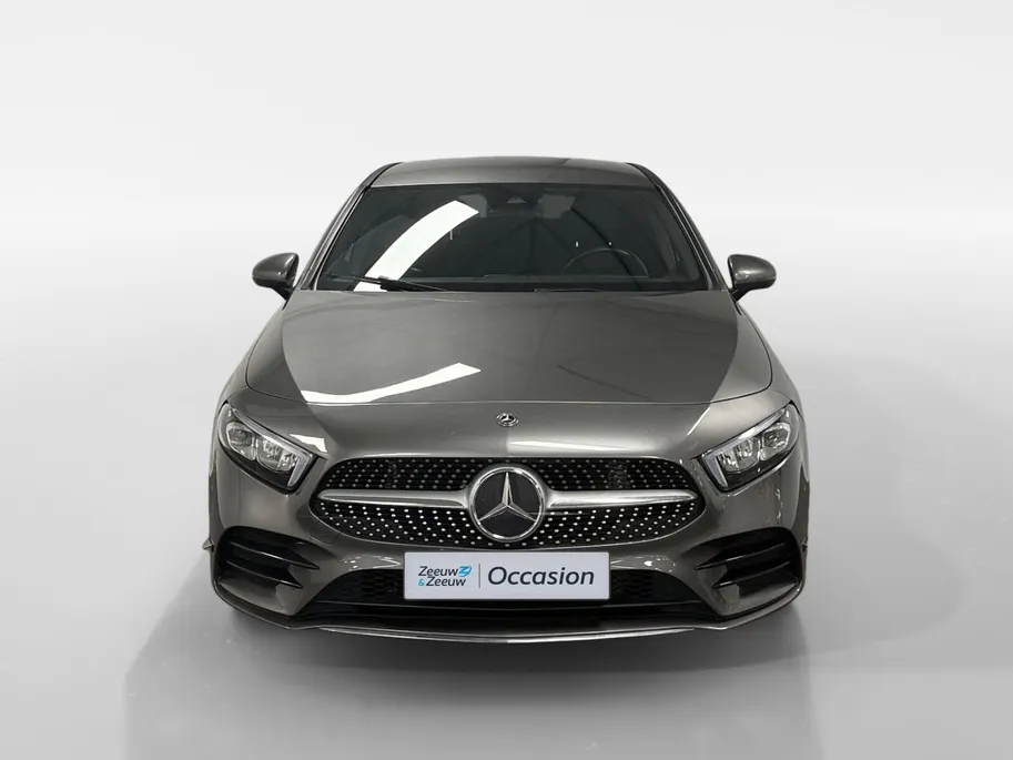 Mercedes-Benz A-Klasse 200 Launch Edition Premium AUTOMAAT AMBIENT LIGHT NAVI AIRCO CAMERA CRUISE CONTROLE AMBIANCE VERLICHTING APPLE CARPLAY ANDRIOD AUTO AMG PAKKET ZEER MOOIE AUTO