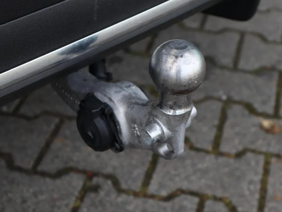 Mercedes-Benz GLC 300e 4MATIC Premium Plus l Trekhaak l Panoramadak l stoelverwarming