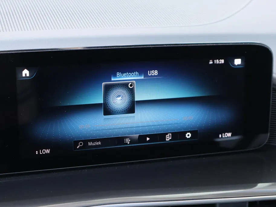 Mercedes-Benz EQC 400 4MATIC Business Solution AMG 80 kWh l Trekhaak l Keyless l Stoelverwarming