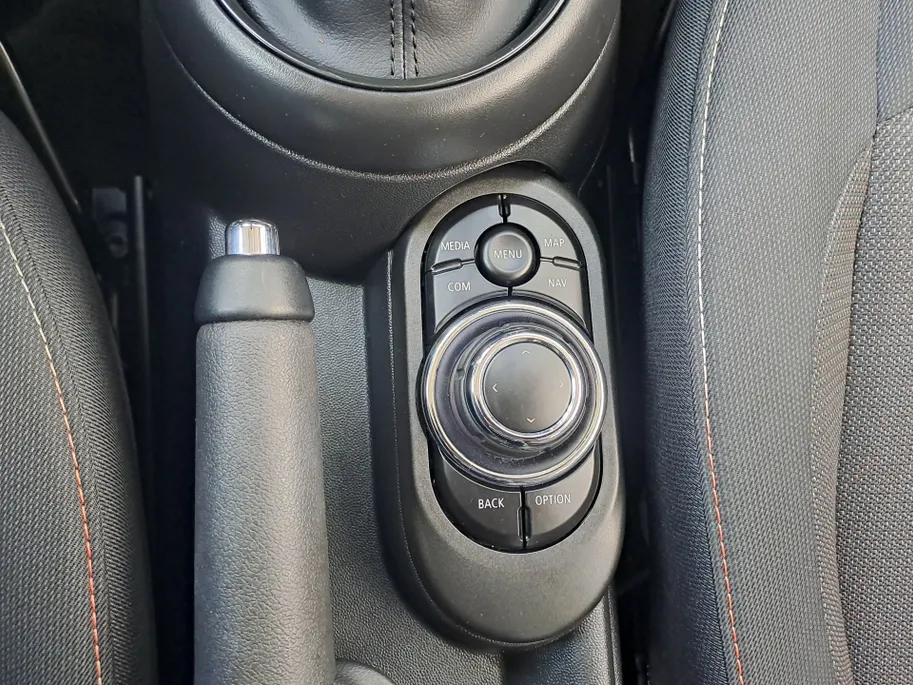 MINI 5-Deurs 1.5 Cooper Camden Edition | Navi | Sensoren | Cruise | DAB | Apple Carplay/Android Auto