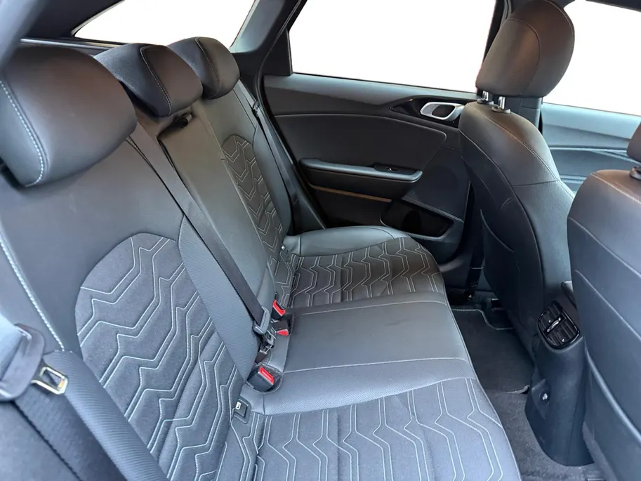 Kia Ceed Sportswagon 1.0 T-GDi MHEV Design Edition Automaat |  Cruise control Adaptief  | Camera| Stoelverwarming | Carplay & Android Auto | Fabrieksgarantie t/m 15-3-2032 +3x 1 jaar* | NAP