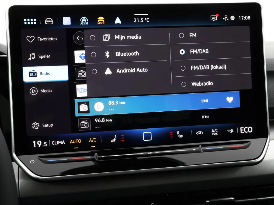 Volkswagen Golf Life Edition 1.5 eHybrid 204 PK 6 versn. DSG · Achteruitrijcamera · Draadloze telefoonlader · Comfort pakket ·