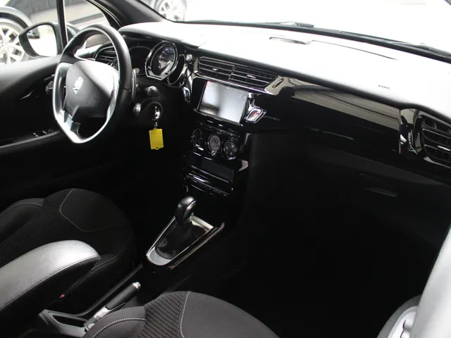 DS DS 3 1.2 PureTech Connected Chic Automaat Cruise Control | Climate Control | 4 Seizoenen Banden