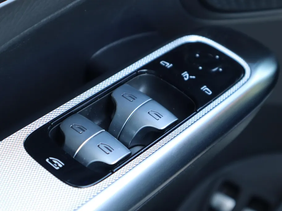 Mercedes-Benz GLC 300e 4MATIC Business Solution AMG l Keyless l Memory l Achteruitrij camera