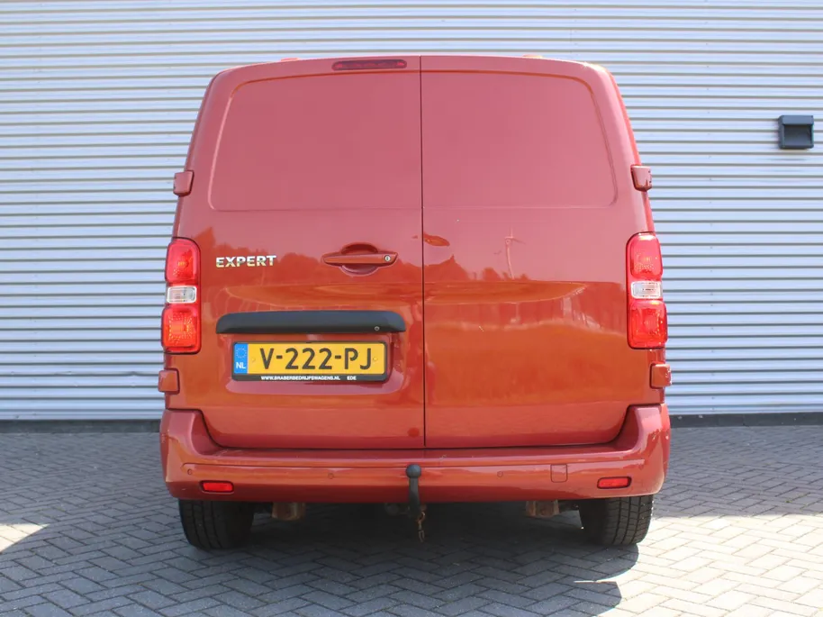 Peugeot Expert 227S 2.0 BlueHDI 180 Premium Pack | Trekhaak | Navi | Camera | Dodehoek detectie | Automaat | PDC | Airco | Cruise | Betimmerd | Betonplex vloer |