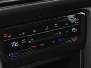 Volkswagen Tiguan 1.4 TSI eHybrid R-Line Business+ · Panoramadak · Trekhaak · 360°Camera · Apple/Android Car Play