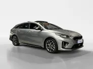 Kia ProCeed 1.0 T-GDI GT-Line | Elektrisch Glazen Schuif / Kanteldak | Apple Carplay / Android Auto | Navigatiesysteem | Stoel + Stuurverwarming | Licht + Regensensor | Parkeersensoren + Camera Achter | Cruise Control | 17” Lichtmetalen Velgen | Climate Control Rijst