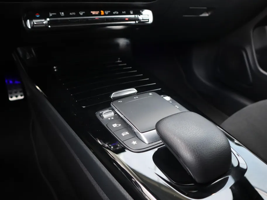 Mercedes-Benz CLA Shooting Brake 250 e Premium l Panoramadak l Stoelverwarming l Achteruitrij camera