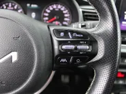 Kia Rio 1.0 T-GDi MHEV GT-Line | Stuur-/stoelverwarming | 17' LM | Camera | Clima | Navi | Cruise | Keyless |