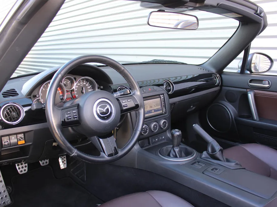 Mazda MX-5 Roadster Coupé 1.8 Hanabi | Stoelverwarming | Leer | Navi | 17" LM | Cruise | Clima | Hardtop | Nieuwstaat | Ned. auto |