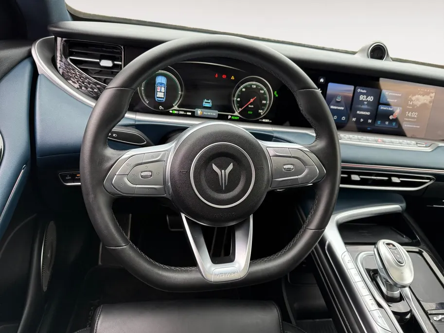 Voyah Free Flagship Edition 4WD 106 kWh | Full Option | 500 km rijbereik | Luchtvering | Stoelkoeling, -verwarming en -massage | Blackline exterieur & interieur |