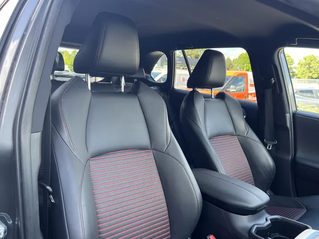 Toyota RAV4 2.5 Plug-in Style Bi-Tone | 360 Camera | Trekhaak 1500KG trekgewicht