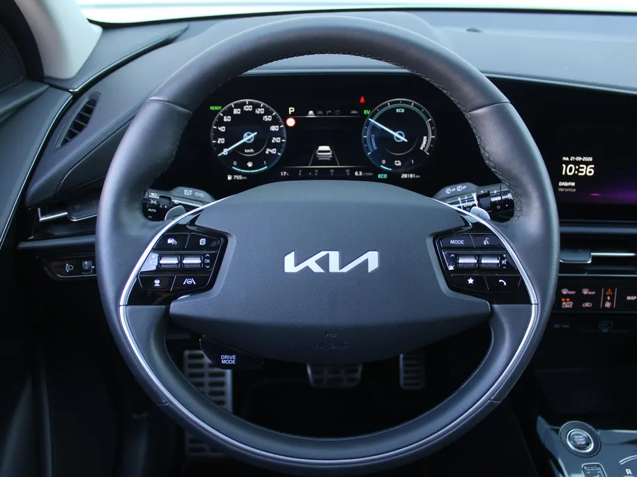 Kia Niro 1.6 GDi Hybrid ExecutiveLine | Camera | Leer | Schuifdak | Stoelverwarming+ventilatie | Elektr. stoelverstelling + achterklep | 18' LM | HUD |