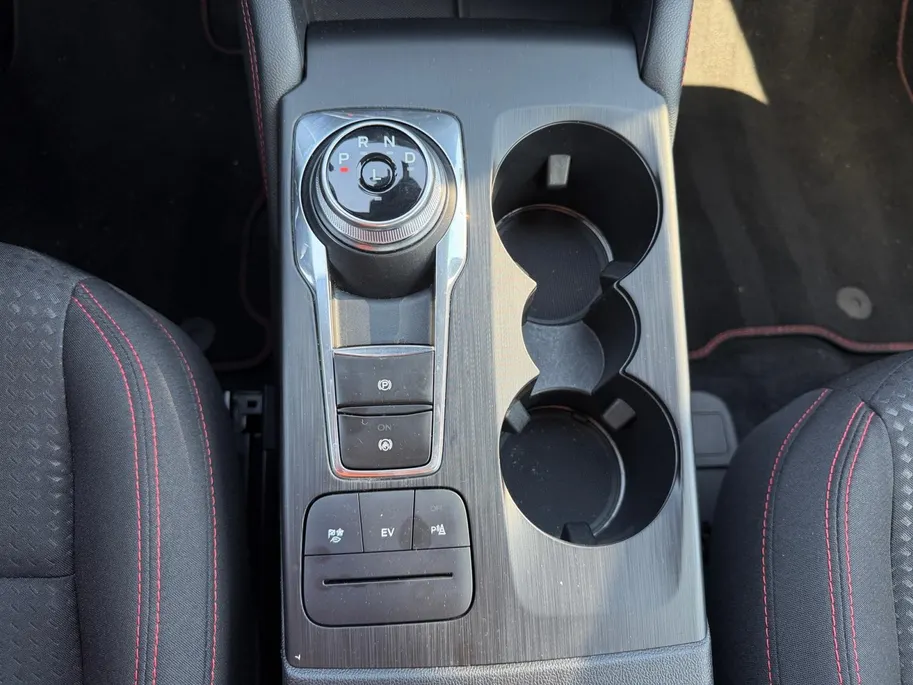 Ford Kuga 2.5 PHEV ST-Line | NL auto | 1500 kg trekgewicht | Automaat | Winter pack | Achteruitrijcamera | Parkeersensoren voor en achter | Cruise control | Apple carplay & Android auto | Bovag garantie |