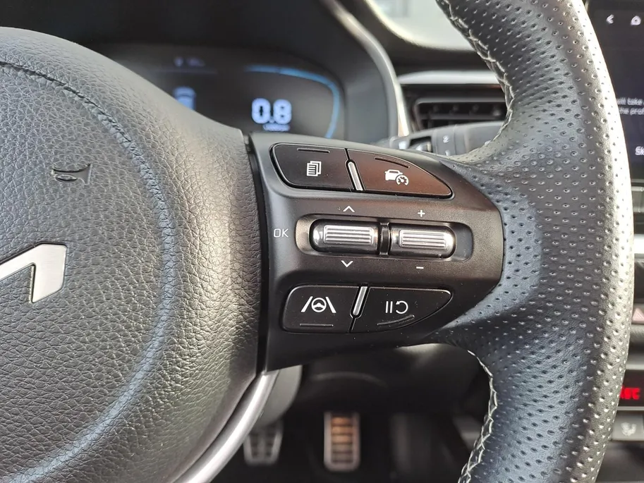 Kia Stonic 1.0 T-GDi MHEV GT-PlusLine 1e Eigenaar | Meest luxe uitvoering | Schuif-/kanteldak | Metallic lak | Cruise Control | camera | Carplay | Fabrieksgarantie | NAP