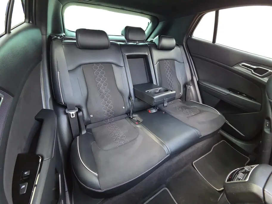 Kia Sportage 1.6 T-GDi Plug-in Hybrid AWD GT-Line | Zeer compleet | Trekhaak | Elektrische achterklep | Panoramadak | Fabrieksgarantie t/m  11-05-2030 + 3x 1 jaar* | NAP