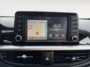 Kia Picanto 1.0 CVVT First Edition | All-Seasonbanden /Apple Carplay/ Android Auto | Navigatiesysteem | Cruise Control | Climate Control | Parkeercamera Achter | Lichtsensor | 15' Lichtmetalen Velgen