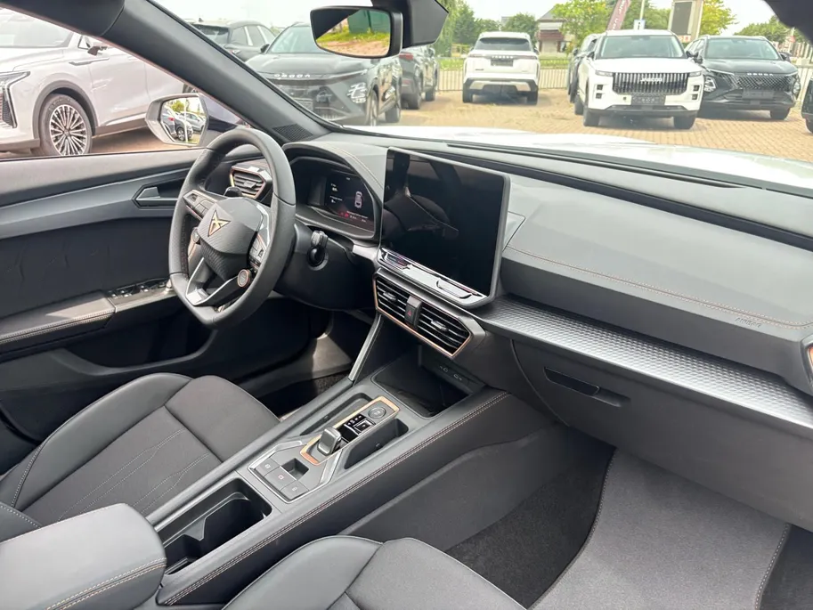 CUPRA Formentor 1.5 TSI e-Hybrid Business *NIEUW*Navi+Camera*Schuif/kanteldak*Adapt Cruise Control*Winter Pack*Trekhaak*Elekt.achterklep*Vol opties!
