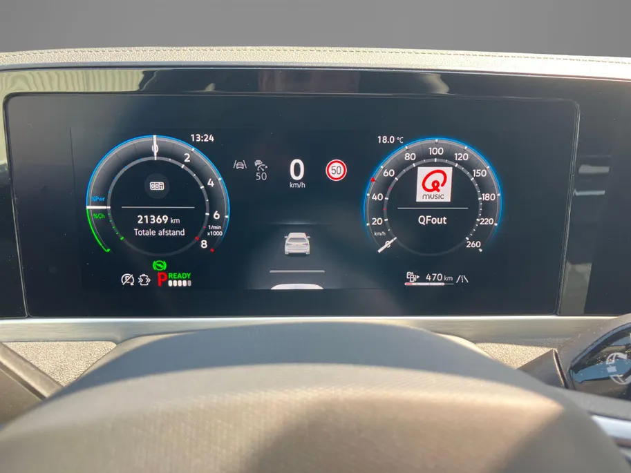 Volkswagen Passat Variant 1.5eHybrid 200kW/272PK R-Line Black Style DSG · Panoramadak · Navigatie · Trekhaak · Garantie t/m 12-03-2030 of 100000km.
