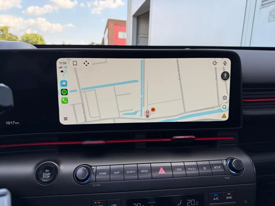 Hyundai Kona Electric N Line Sky 64.8 kWh | Navigatie| Schuif-kantel dak| Head up display| Stoelverwarming/koeling| 360 graden camera|