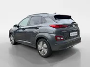 Hyundai Kona EV Fashion 64 kWh | Zeer nette auto | 100 % SOH | Stoelverwarming | Navigatie | Apple CarPlay & Android Auto | Achteruitrijcamera | Dealer onderhouden |