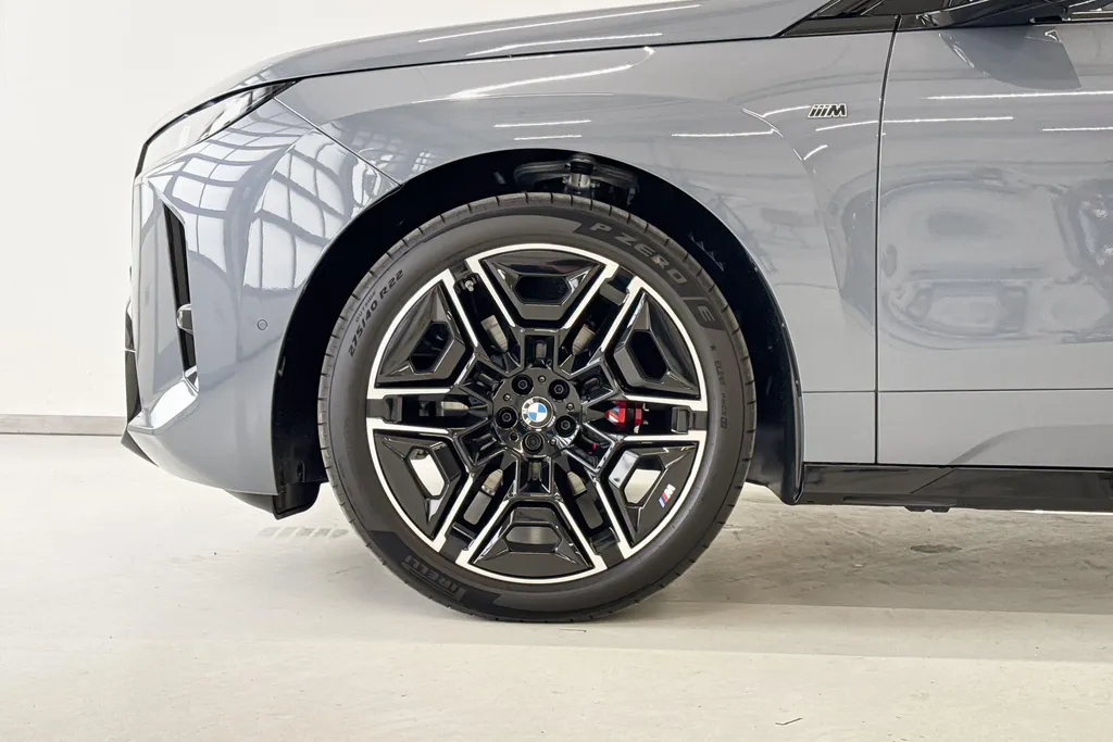 BMW iX xDrive M70