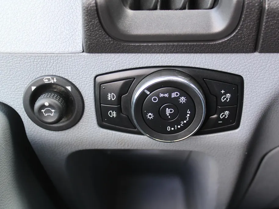 Ford Transit 290 2.0 TDCI L2H2 Trend | Nieuwe motor 35000 km |Trekhaak | Imperiaal | Voorruitverwarming | Navi |