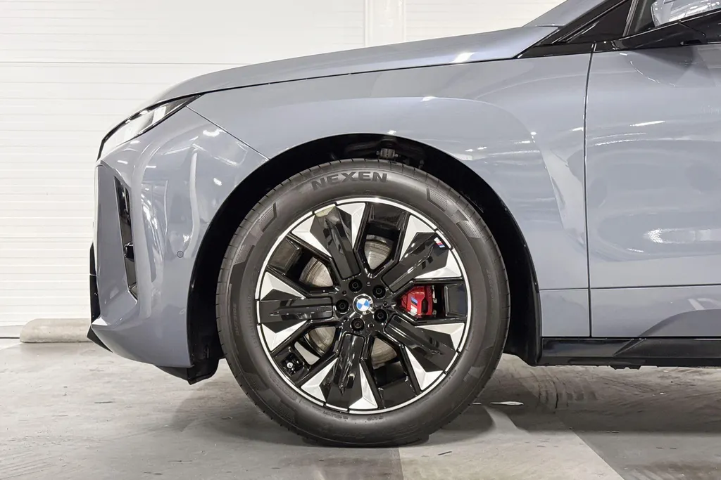 BMW iX xDrive60