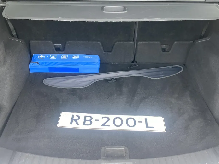Ford Kuga 1.5 EcoBoost 150 pk ST Line afneembare - trekhaak - voorruitverwarming - groot navi