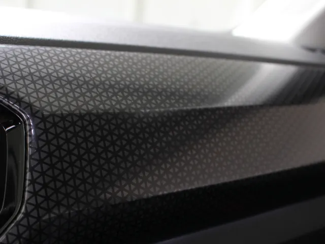 Volkswagen T-Cross 1.5 TSI DSG R-Line | Navigatie | PDC | 18 inch LM | Stoelverw.
