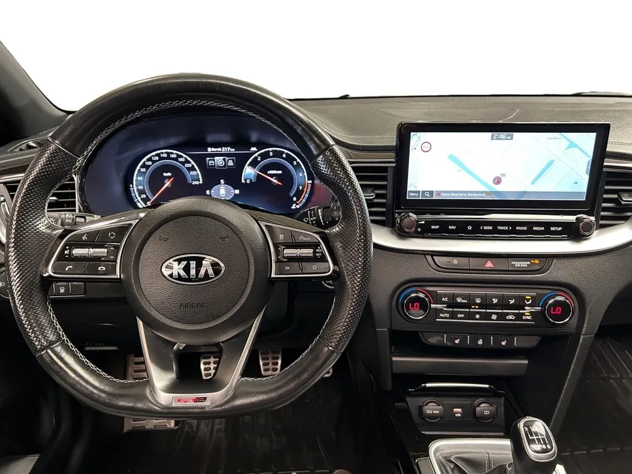 Kia ProCeed 1.0 T-GDI GT-Line | Elektrisch Glazen Schuif / Kanteldak | Apple Carplay / Android Auto | Navigatiesysteem | Stoel + Stuurverwarming | Licht + Regensensor | Parkeersensoren + Camera Achter | Cruise Control | 17” Lichtmetalen Velgen | Climate Control Rijst