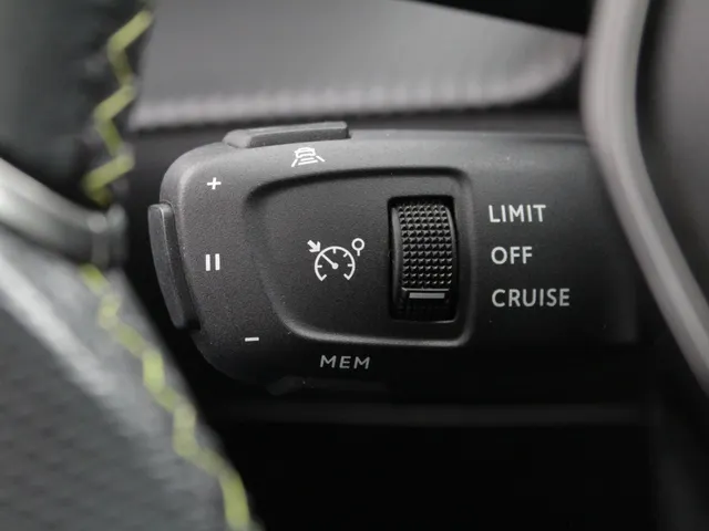 Peugeot 208 1.2 PureTech GT Pack Automaat | Adap. Cruise | Panodak | Vol Leder | Stoelverwarming | Camera