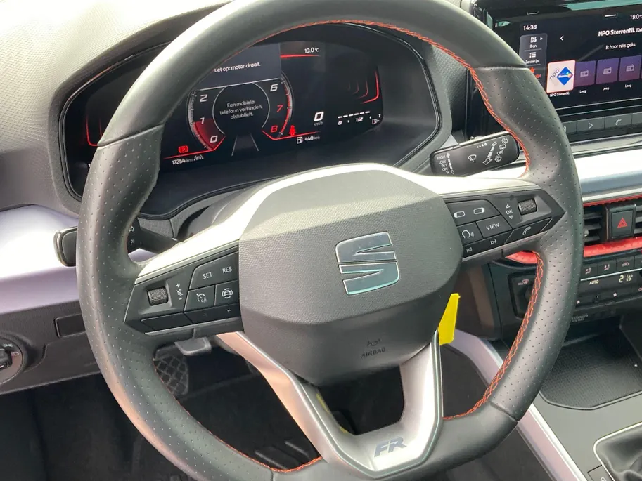 SEAT Arona 1.0EcoTSI/95PK FR · Apple/Android Car Play · LED · Cruise control · Garantie t/m 08-04-2027