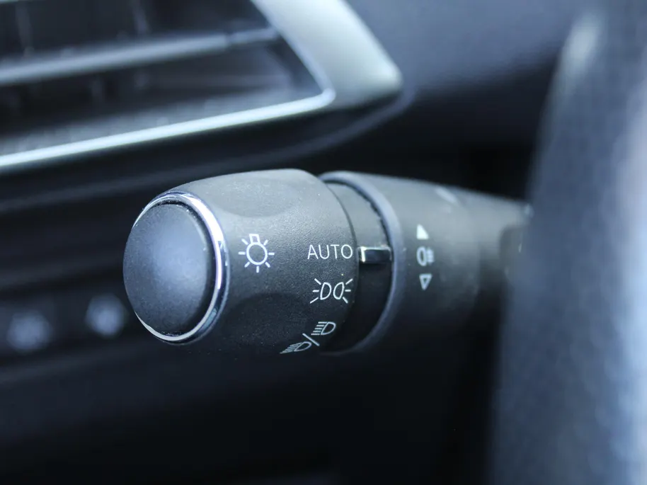 Peugeot 3008 1.2 PureTech GT | Trekhaak | Stoelverwarming | Cruise adapt. | Camera | Dodehoek detectie | 18' LM | Navi | Clima |