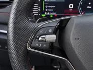 Škoda Octavia Combi 1.4 TSI 245PK DSG iV RS PHEV · Camera · Wegklapbare Trekhaak · Cruise Control · Stoelverwarming · 19'' Inch ·