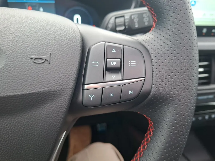Ford Kuga 2.5 PHEV ST-Line X 243pk automaat | NL auto | Winterpack | Technology pack | Kantel / schuifdak | Trekhaak | 19inch lichtmetalen velgen