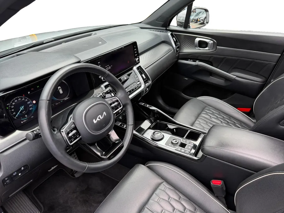 Kia Sorento 1.6 T-GDI Plug-in Hybrid 4WD ExecutiveLine 7 pers Meest luxe uitvoering | Zeer nette auto | Open dak | Lederen bekleding | 360 graden camera | Navigatie | Apple CarPlay & Android Auto |
