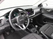 Kia Stonic 1.0 T-GDi MHEV DynamicPlusLine | Stuur-/stoelverwarming | Camera | Cruise adapt. | Clima | LED | Navi | 16' LM | Keyless |