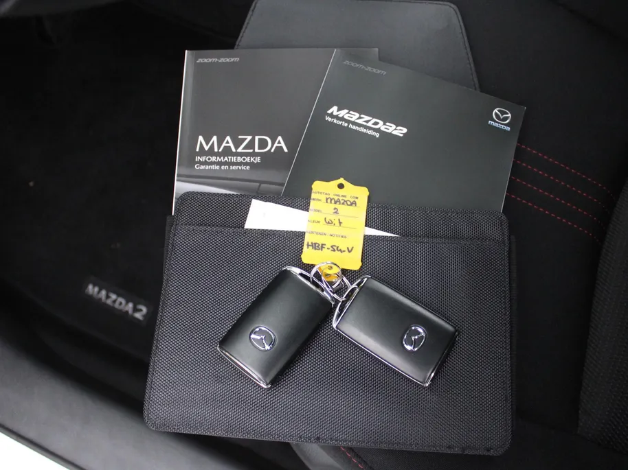 Mazda 2 1.5 e-SkyActiv-G 90PK 6MT Homura | Stuur-/stoelverwarming | Camera | Dodehoek detectie | LED | 16' LM | Carplay | Clima | Cruise |