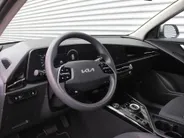 Kia Niro EV Light Edition 64.8 kWh | Airco | Cruise | Navi | Camera | PDC | 17' LM | All season banden | 17% bijtelling |