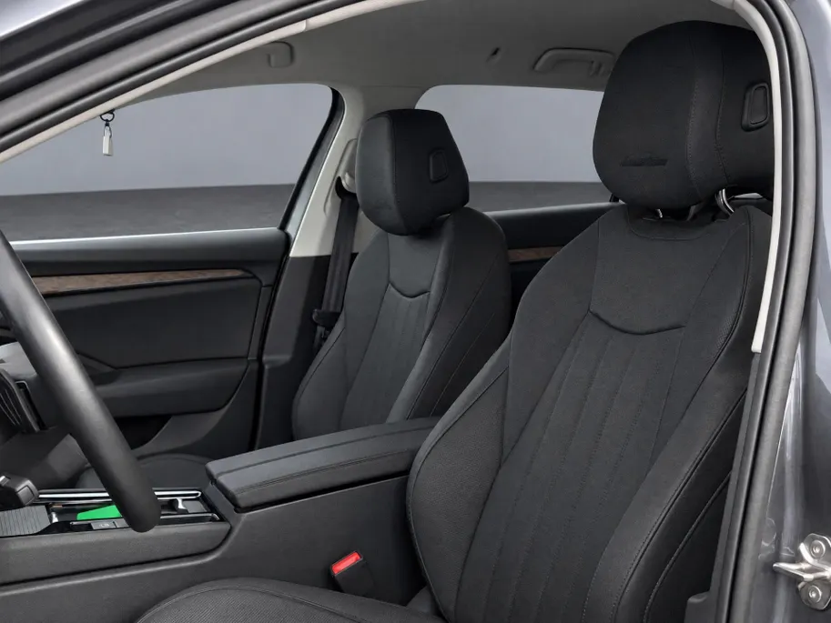 Škoda Superb Combi 1.5TSI 160kW/218PK PHEV Laurin & Klement · Trekhaak · 360°Camera · Canton sound · Apple/Android Car Play