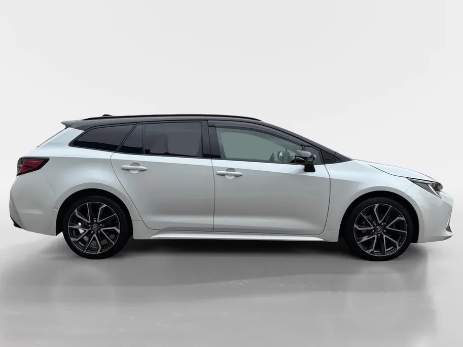 Toyota Corolla Touring Sports 2.0 Hybrid Executive | *1E EIGENAAR | FABRIEKSGARANTIE/ DEALER ONDERH. | PANO/ SCHUIFDAK | APPLE CARPLAY/ ANDROID AUTO | NAVI | CAMERA | VOL. LEDER | JBL SOUND | STOELVERWARMING |