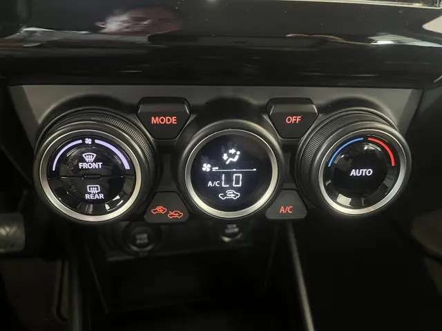Suzuki Swift 1.0 Stijl Smart Hybrid 1e eigenaar| Dealer onderhouden| Meest Luxe uitvoering| Fabrieksgarantie tot 2028