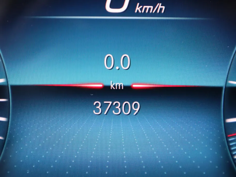 Mercedes-Benz GLA 200 Business Solution AMG l Trekhaak l Panoramadak l Stoelverwarming