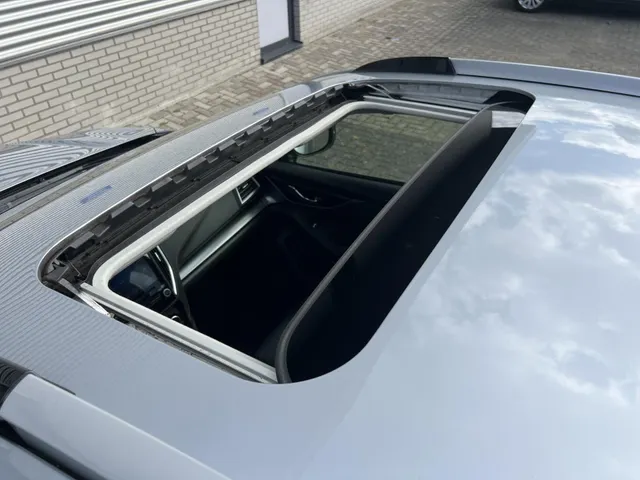 Subaru XV 2.0i e-BOXER Premium Automaat | Apple Carplay & Android Auto | Elek. Schuif/Kantel Dak | Climate Control | Lichtmetalen Velgen